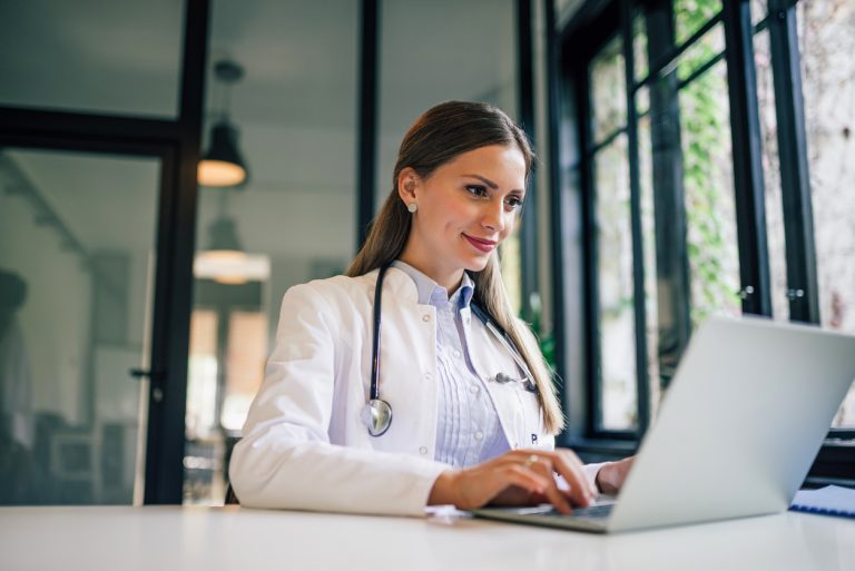4 Tendências que para melhorar o marketing de Clínicas Médicas utilizando Inteligencia Artificial e Automações
